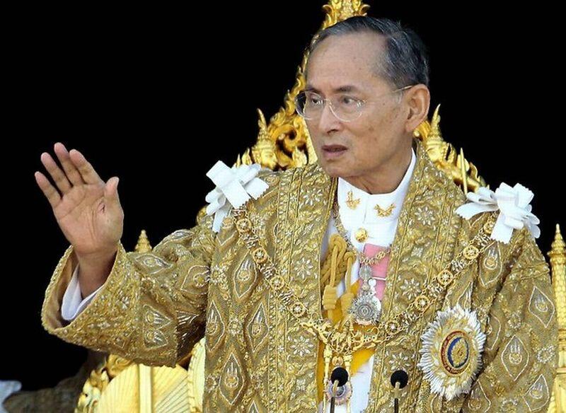 Raja Thailand Bhumibol Adulyadej Meninggal Dunia