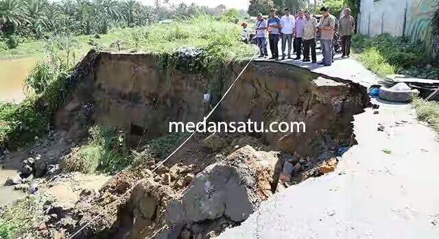 Brussh!…Jalan Sibuaya Rantau Selatan Longsor. Lihat Fotonya!