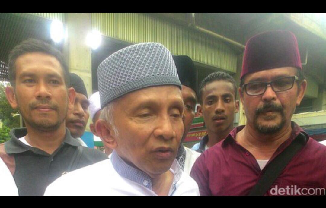 Amin Rais Muncul Ditengah Para Pendemo Ahok