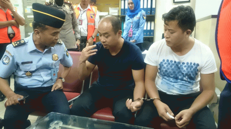 2 wna Tiongkok kedapatan mencuri di pesawat garuda