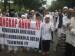 Anak-anak Dilibatkan Demo di Balai Kota