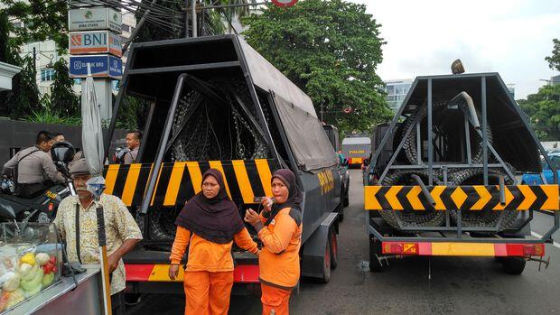 Jelang Demo FPI, 1 Barracuda dan 2 Watercanon Standby di Bareskrim