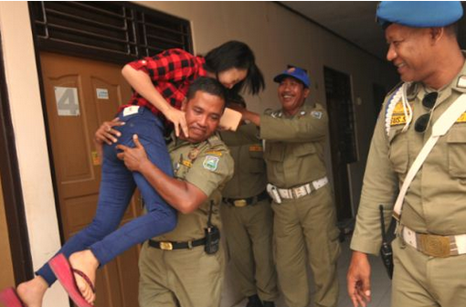Satpol PP Razia Hotel Nemuin Anak Gadisnya Ngamar Ama Pacar