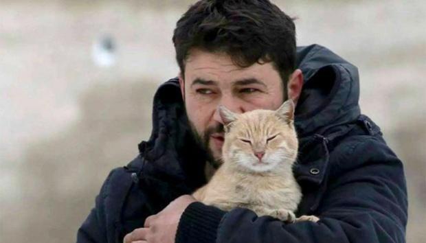 Manusia kucing Aleppo, bertahan di daerah konflik demi hewan-hewan