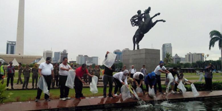 30.000 Bibit Ikan Ditebar di Monas dan Kolam Istiqlal, Warga Boleh Memancing