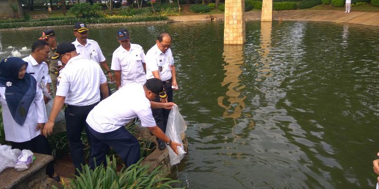 30.000 Bibit Ikan Ditebar di Monas dan Kolam Istiqlal, Warga Boleh Memancing