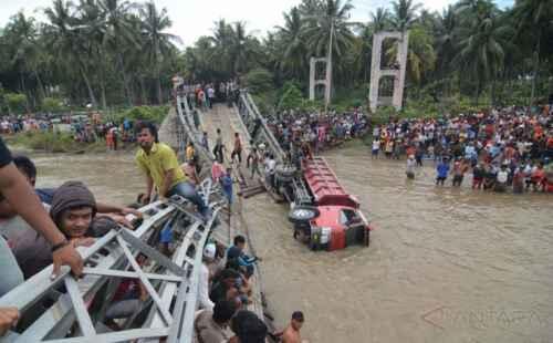 Jembatan Kuning di Bali Roboh, Tiga Orang Tewas