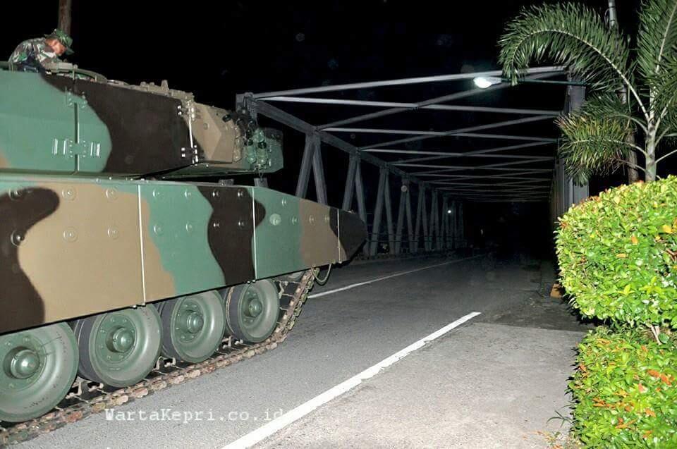 Warga Natuna Selfi di Tank Leopard, Infonya Latgab TNI di Hadiri 34 Gubernur 