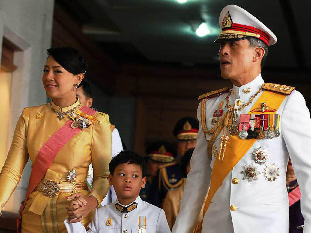 Mengenal Calon Raja Thailand Nyentrik dari Tato Skandal 