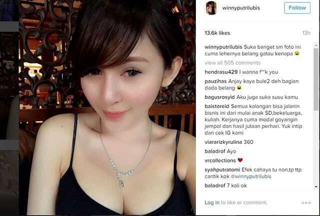 Ssst!… Si Barbie Medan Curhat Area Dadanya. Kenapa Ya?