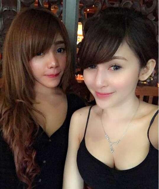 Ssst!… Si Barbie Medan Curhat Area Dadanya. Kenapa Ya?