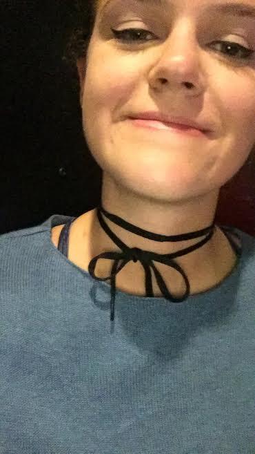 Wow, Tali Bra Bisa Disulap Jadi Kalung Choker