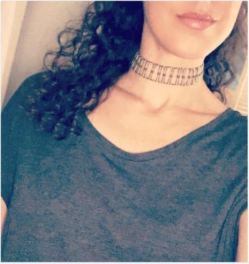 Wow, Tali Bra Bisa Disulap Jadi Kalung Choker