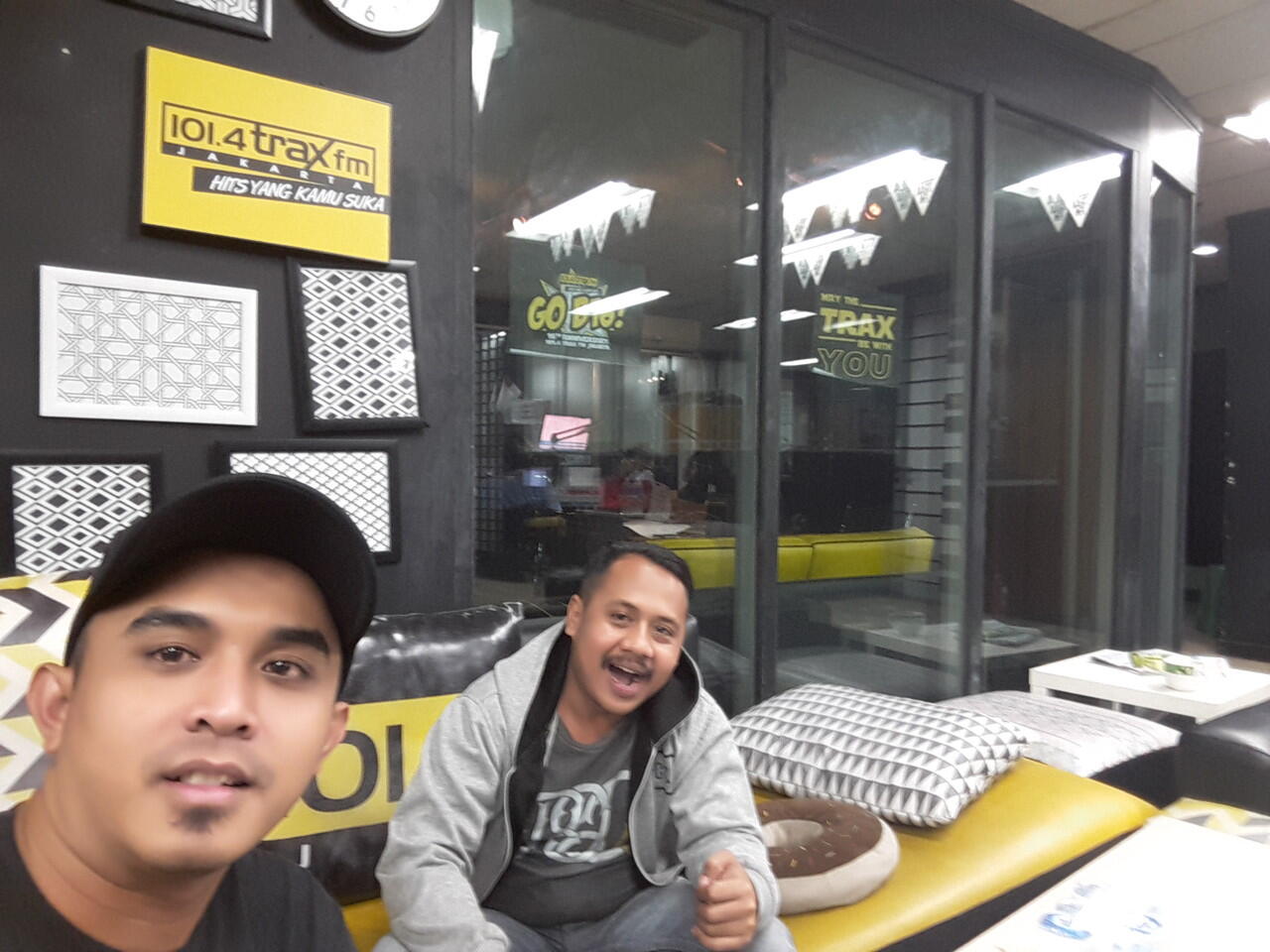 FR Bekasi Beatbox Kaskus Onair Di Kompak Bareng 101.4 Trax FM 