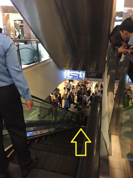 Lagi Lagi Orang Tua Teledor, Seorang Bocah Terjepit Eskalator Mal Pasific Place