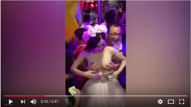 Bikin Ngakak, TERNYATA!! Pengantin yang Diremas Dadanya Ini Ternyata Ladyboy