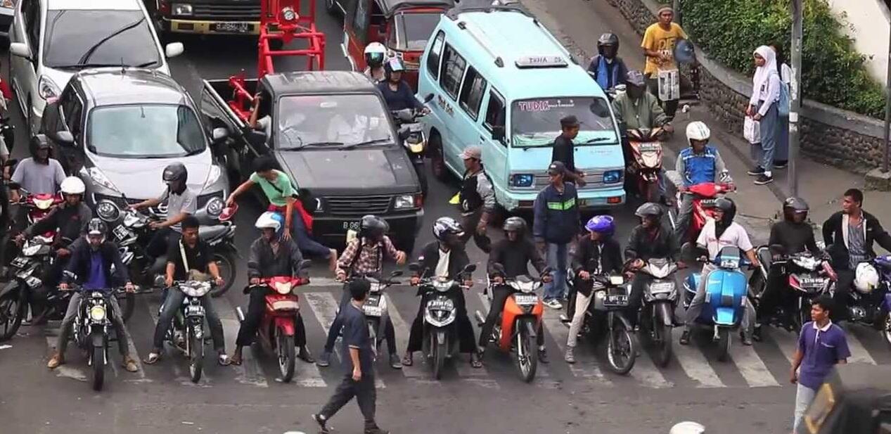 Tips Agar Tidak Bosan Mengendarai Sepeda Motor Sendirian Dalam Perjalanan Jauh