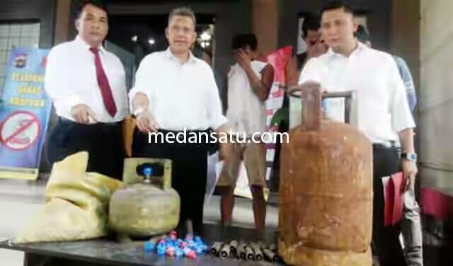 Polda Sumut Gerebek Pengoplos Gas Bersubsidi di Marelan. Ini Foto Barbutnya…