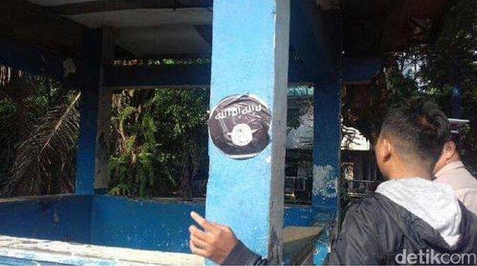 Penyerangan Brutal di Tangerang: Stiker ISIS, Tusuk 5 Polisi dan Lempar 'Bom'