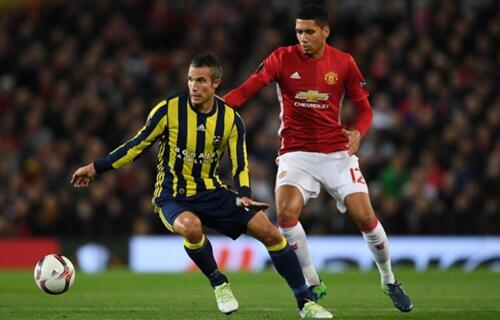 Jose Mourinho Konfirmasi Cedera Chris Smalling