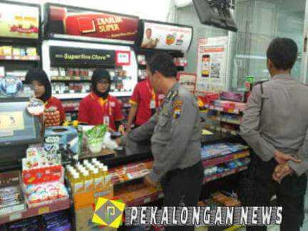 Tindakan Polisi Ini Bebaskan Balita Yang Ditahan Pegawai Minimarket