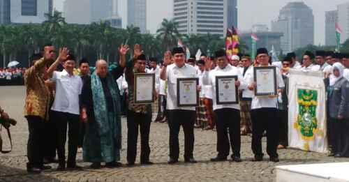 Kirab Santri dan 1 Miliar Salawat Nariyah Pecahkan Rekor MURI