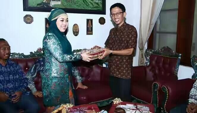 Uniknya Tradisi Wanita Melamar Pria Yang Ada Di Lamongan