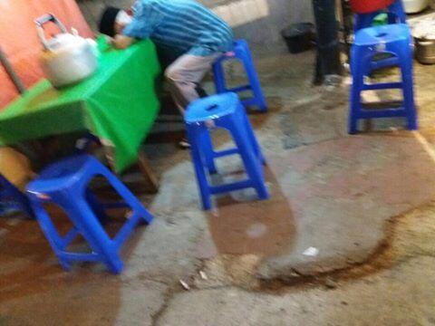 Kisah si kakek penjual nasi uduk ini membuat banyak netizen terharu sedih