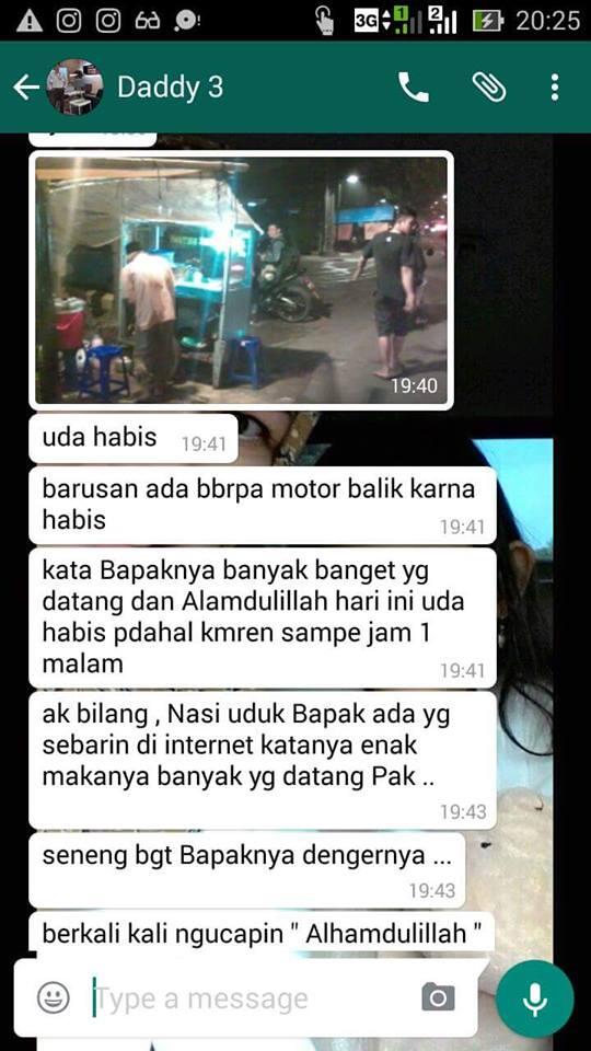 Kisah si kakek penjual nasi uduk ini membuat banyak netizen terharu sedih