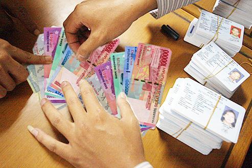 Urus E-KTP tak Perlu Keterangan RT/RW, Jangan Pakai Perantara