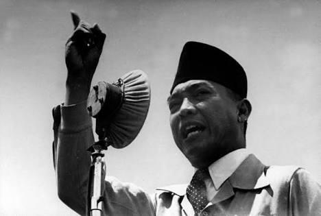 BENARKAH PRESIDEN SOEKARNO MEMOHON AMPUN DAN MENANGIS KE KOMPENI???