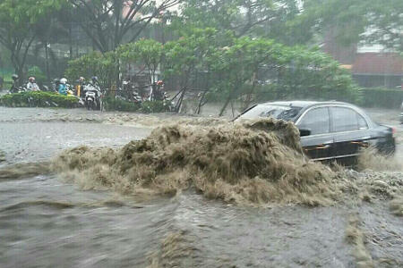 Atasi Banjir Jalan Pasteur Ridwan Kamil Buat Tol Air