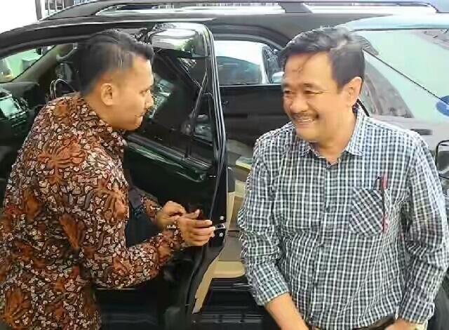 #Saat Sidak, Djarot Minta Petugas Satpol PP Copot Poster Kampanye Agus-Sylvia