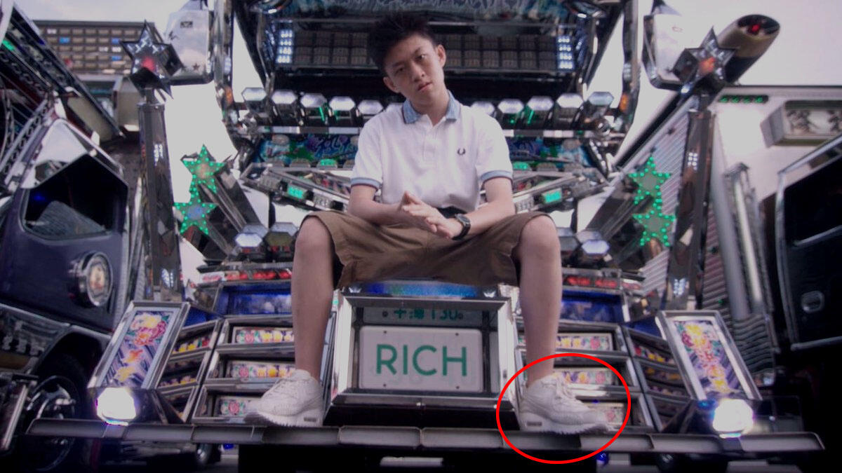 Sneaker apa yang dipakai Rich Chigga di Video Klip terbaru nya?