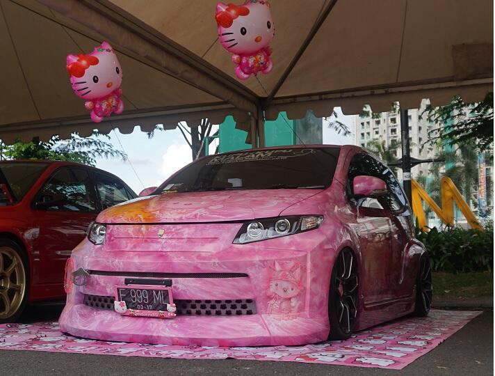FR BlackAuto Battle Tangerang : Mobil Modifikasi ala Hello Kitty! 