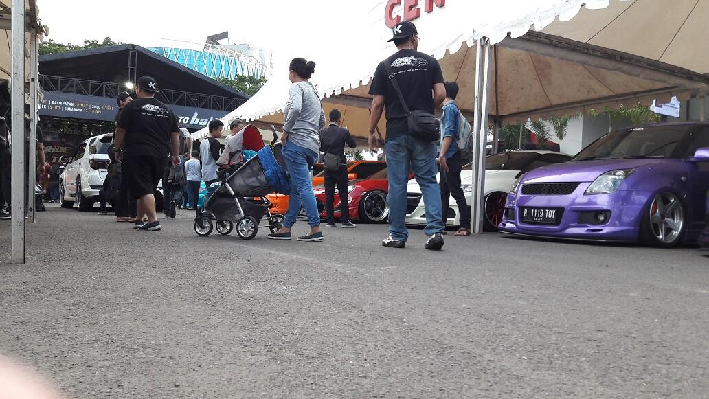 FR BlackAuto Battle Tangerang : Mobil Modifikasi ala Hello Kitty! 