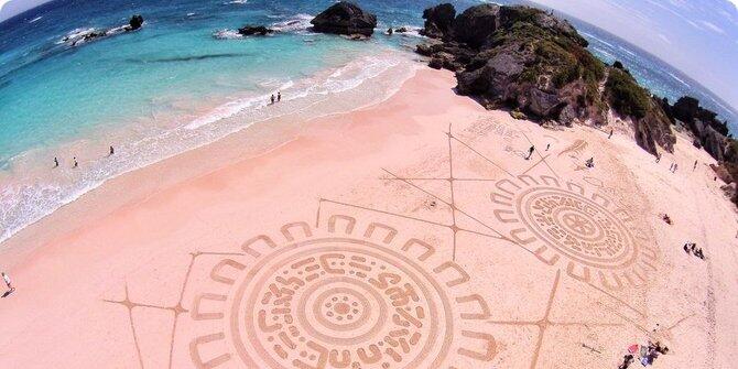 Cantiknya pantai pink di berbagai negara, Indonesia juga punya