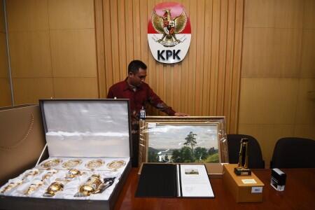 Presiden Jokowi Laporkan Gratifikasi ke KPK