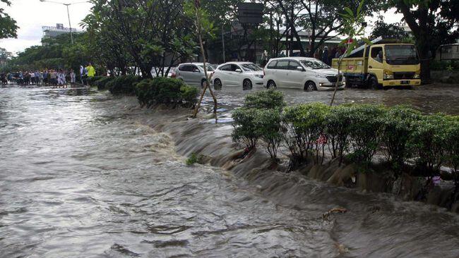 Banjir Kembali Terjang Sejumlah Kawasan Kota Bandung