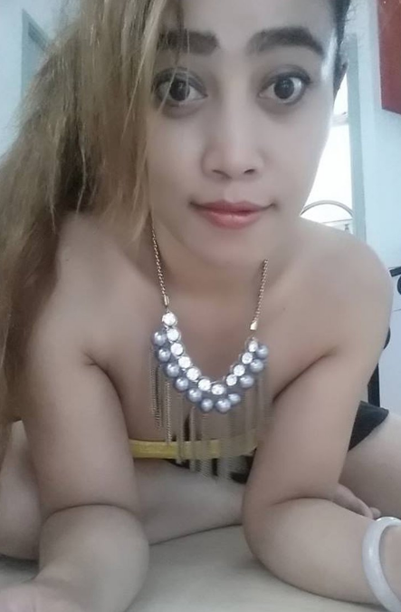 Sri..Sri..Ngaku TKW, Malah Pamer Aurat di Hongkong