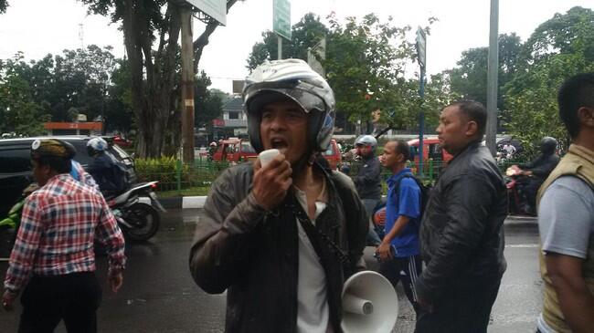 Warga Berorasi Tolak Ahok yang Blusukan di Jagakarsa