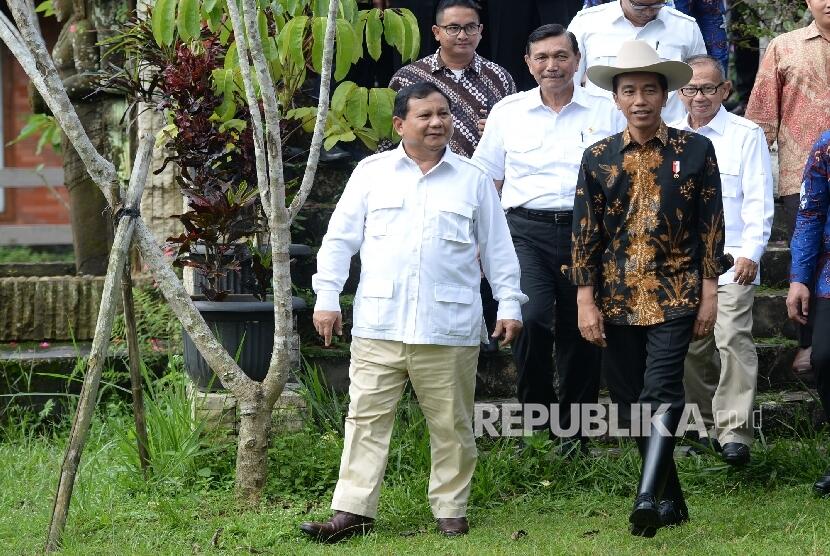 In Picture: Ketika Jokowi Naik Kuda Milik Prabowo  KASKUS