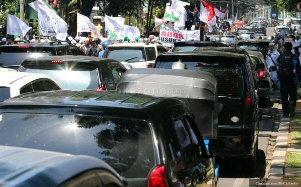 Saya Orang Muslim Pak Ustad, Menurut Saya Semua Demo Itu Haram !