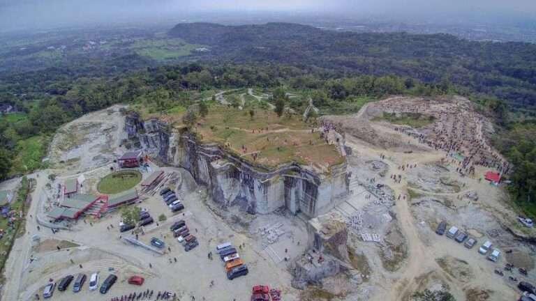 12 Tempat Bekas Penambangan di Indonesia yang Menjadi Destinasi Wisata