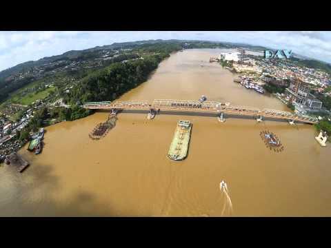 JEMBATAN-JEMBATAN YANG MELINTASI SUNGAI MAHAKAM DI KALIMANTAN TIMUR