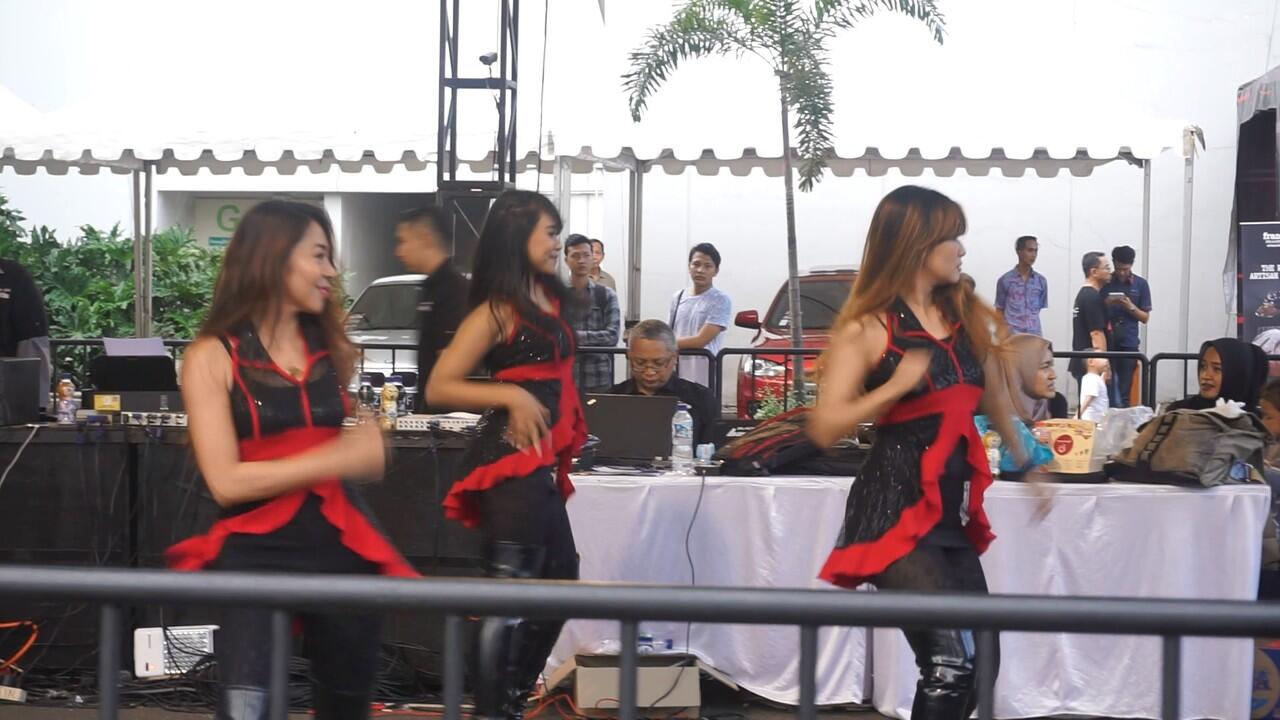 FR BlackAuto Battle Tangerang : Modifikasi Paling Keren Se Indonesia Ada Di Sini