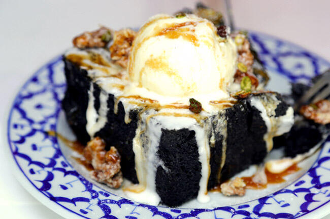Trend Makanan Berwarna Hitan