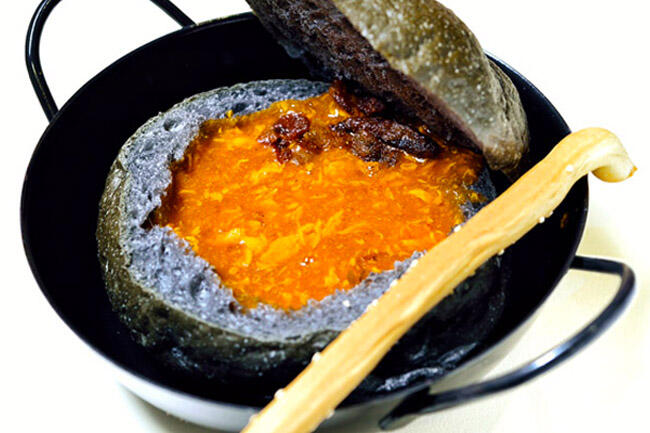 Trend Makanan Berwarna Hitan