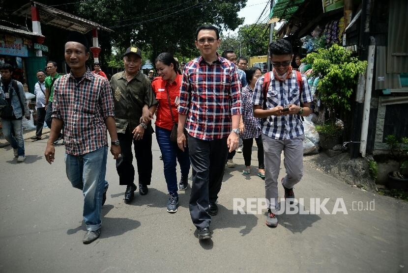 Didemo Warga Saat Blusukan, Ahok Dievakuasi Pakai Angkot