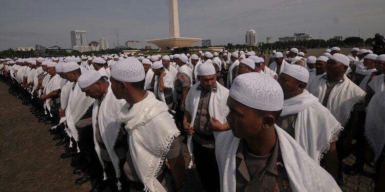 Cara Polri sejukkan demo Ahok, pasukan Asmaul Husna &amp; Polwan hijab